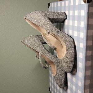Tweed pumps